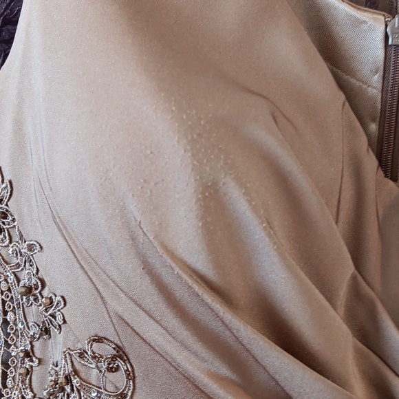 Marsoni Gown - Picture 5 of 6